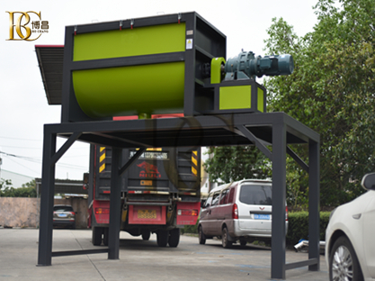 臥式加熱攪拌機(jī)上料有什么配套裝置？